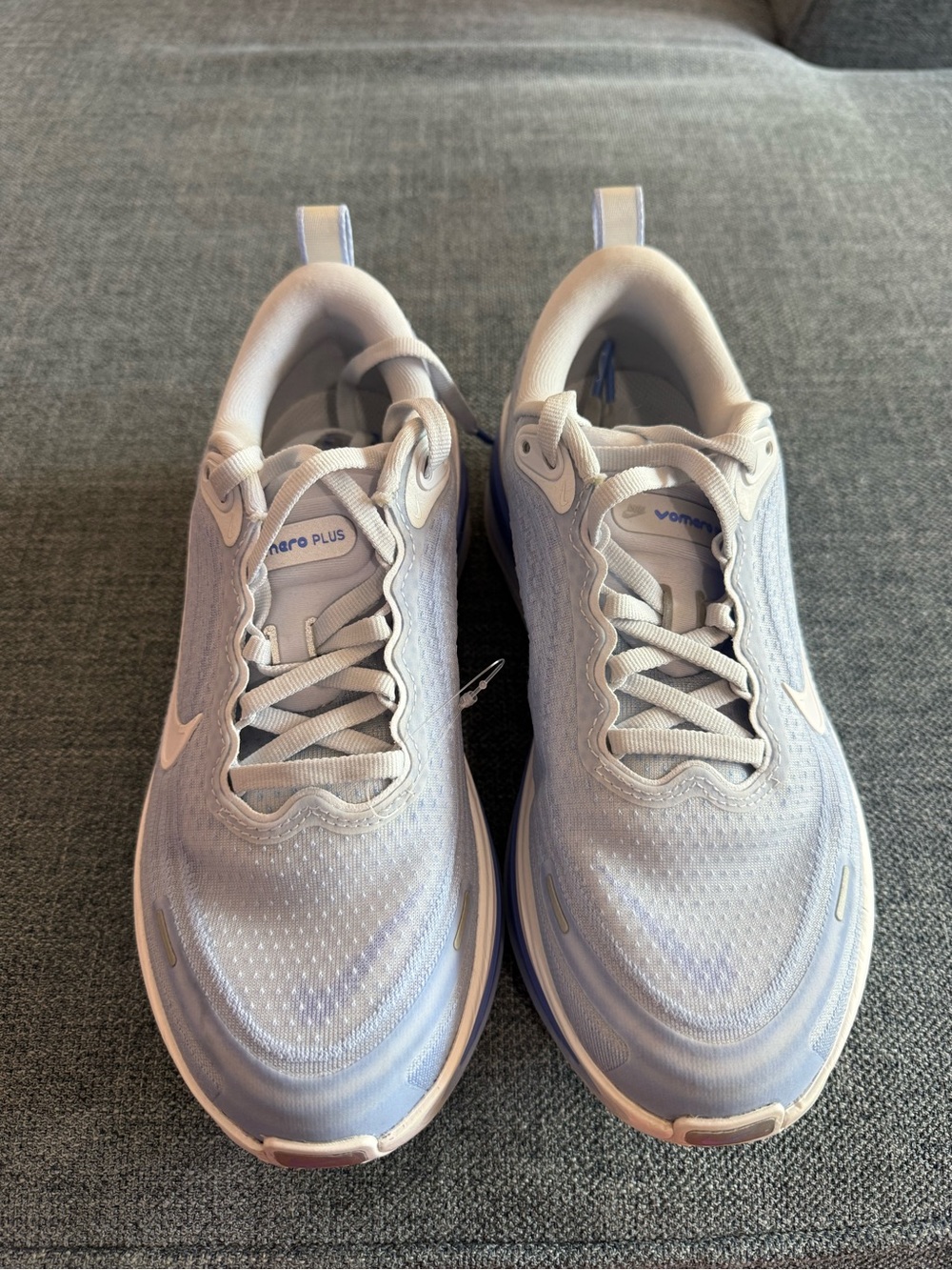 Nike Women’s  Zoom Vomero Plus Running Shoes - Picture 2 of 6